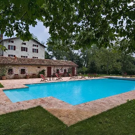 Sleeps 14 Air Con Willa Rovolon