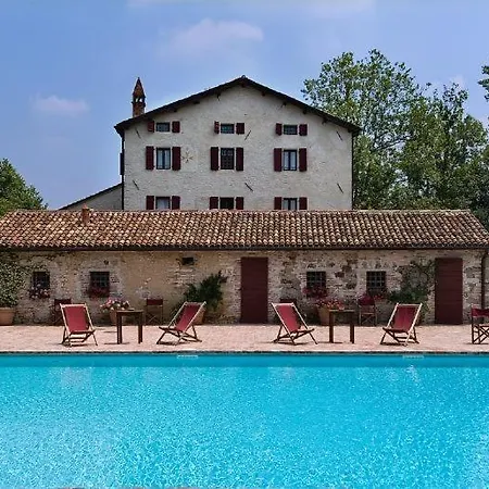 Sleeps 14 Air Con